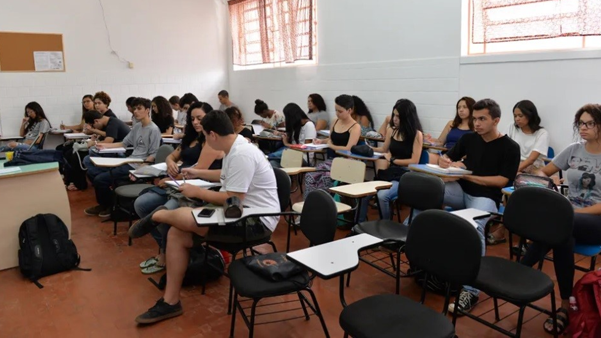 Inscrições para cursinho pré-vestibular Colmeia abrem na segunda-feira