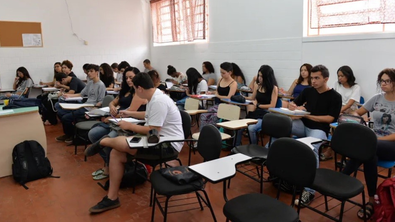 Inscrições para cursinho pré-vestibular Colmeia abrem na segunda-feira