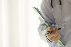 Mais de 100 cursos de medicina têm avaliação considerada ruim em exame nacional