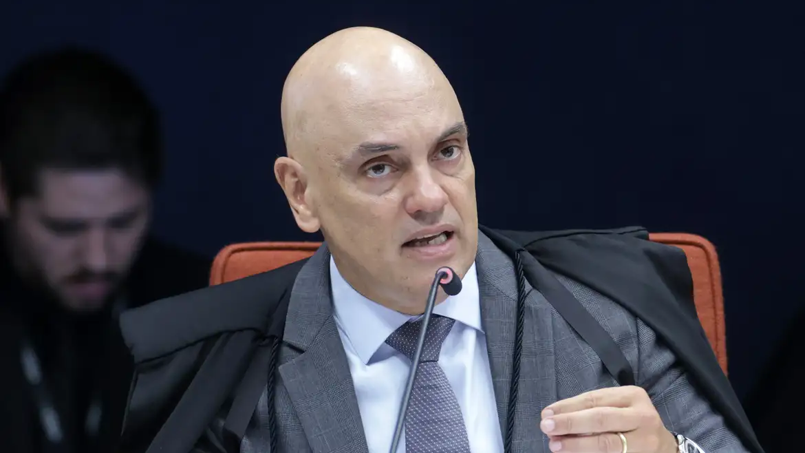 Moraes nega prisão domiciliar e mantém Bolsonaro preso na PF