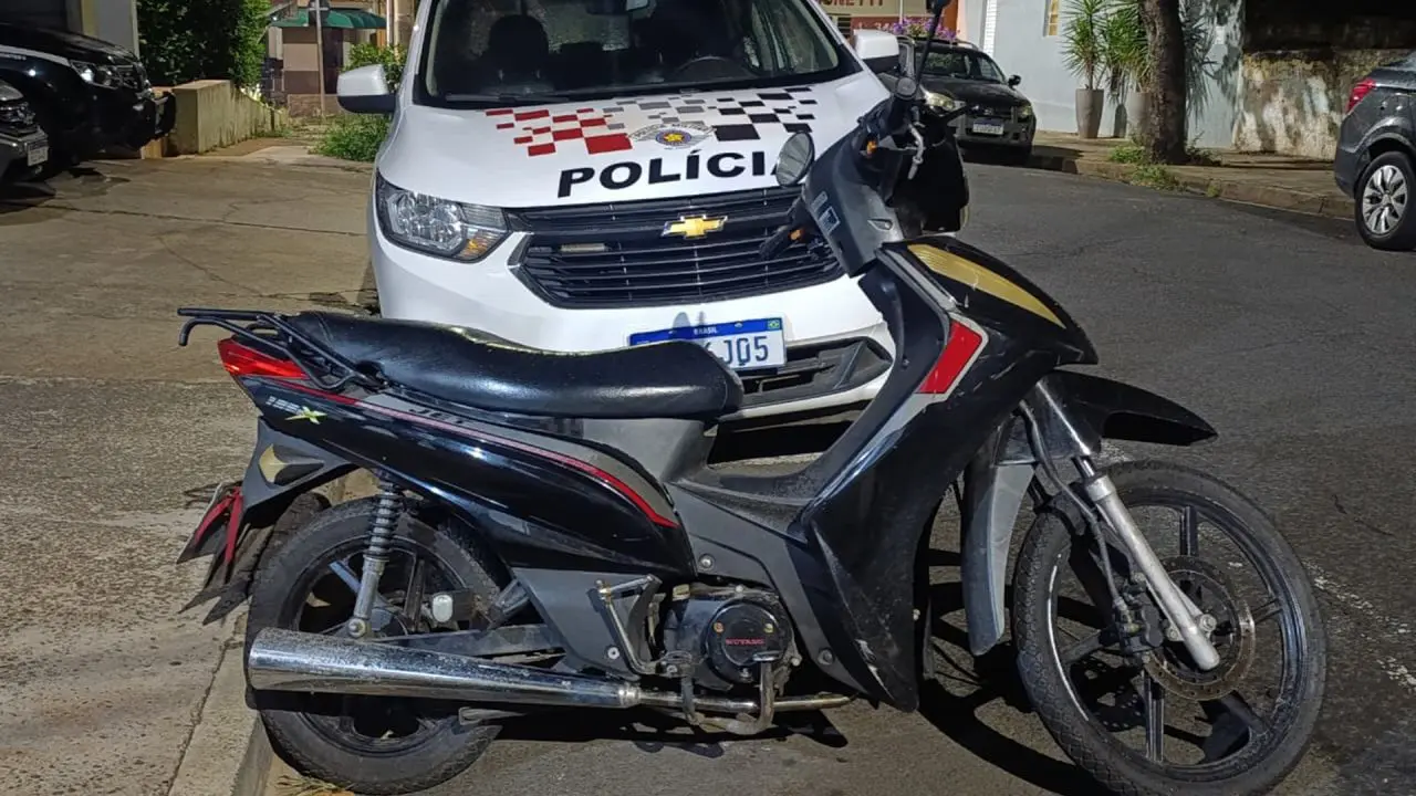 Moto com placa adulterada é apreendida com adolescente no Belinha Ometto, em Limeira