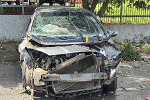 Mulher bate em poste e árvore na avenida Major Levy (4)