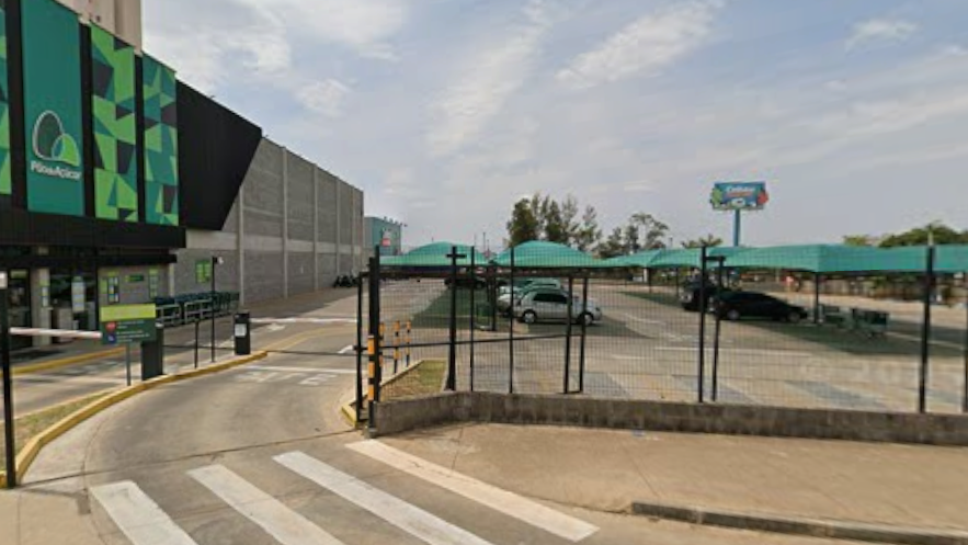 Mulher tem moto furtada em estacionamento de supermercado em Limeira