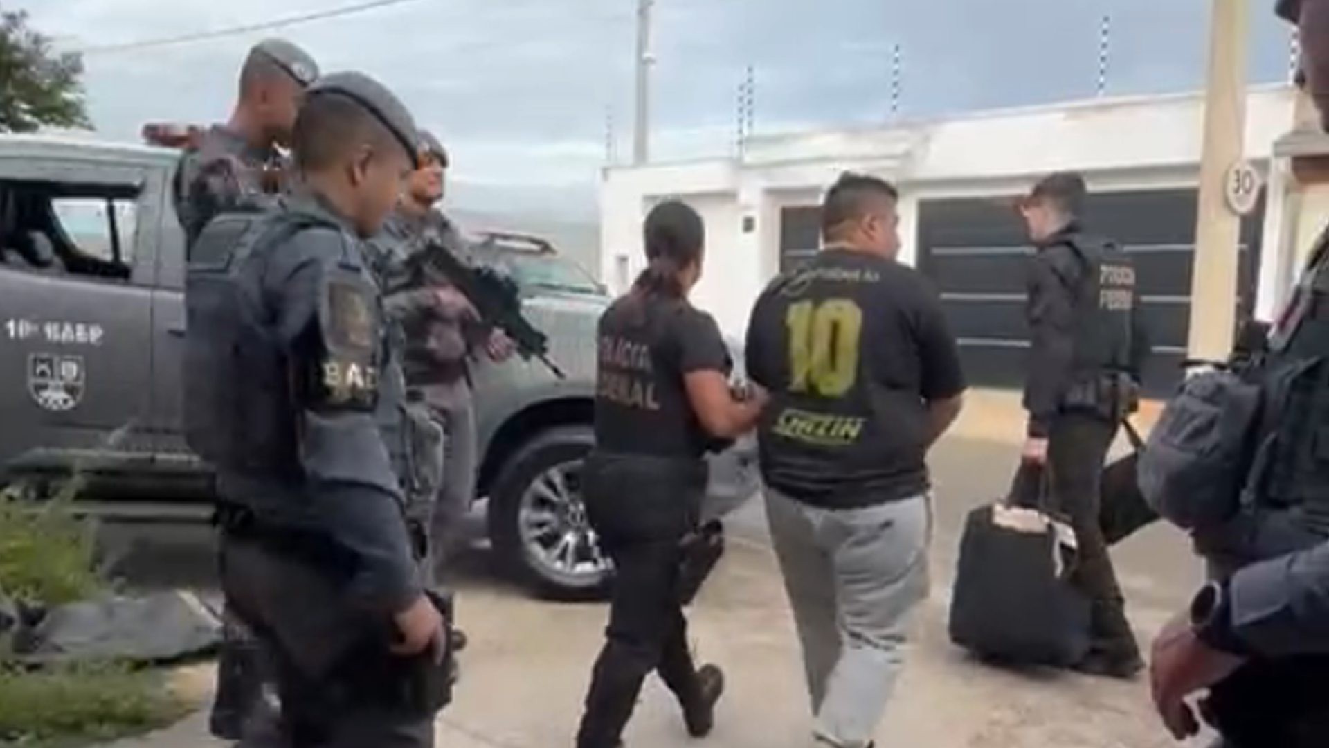 Operação conjunta entre PM e PF mira tráfico internacional de drogas em Limeira e região