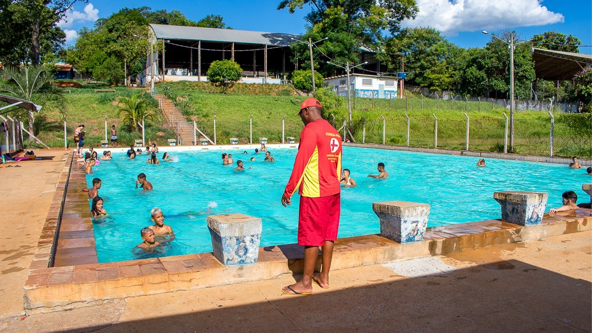Piscinas municipais funcionam no fim de semana em três bairros de Limeira
