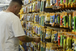 Preço de material escolar pode variar até 276% nas papelarias de SP