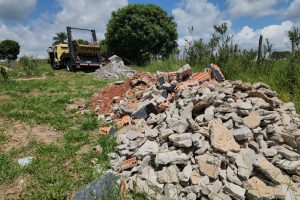 Pelotão Ambiental da GCM flagra descarte irregular de entulho em área rural e autua proprietário
