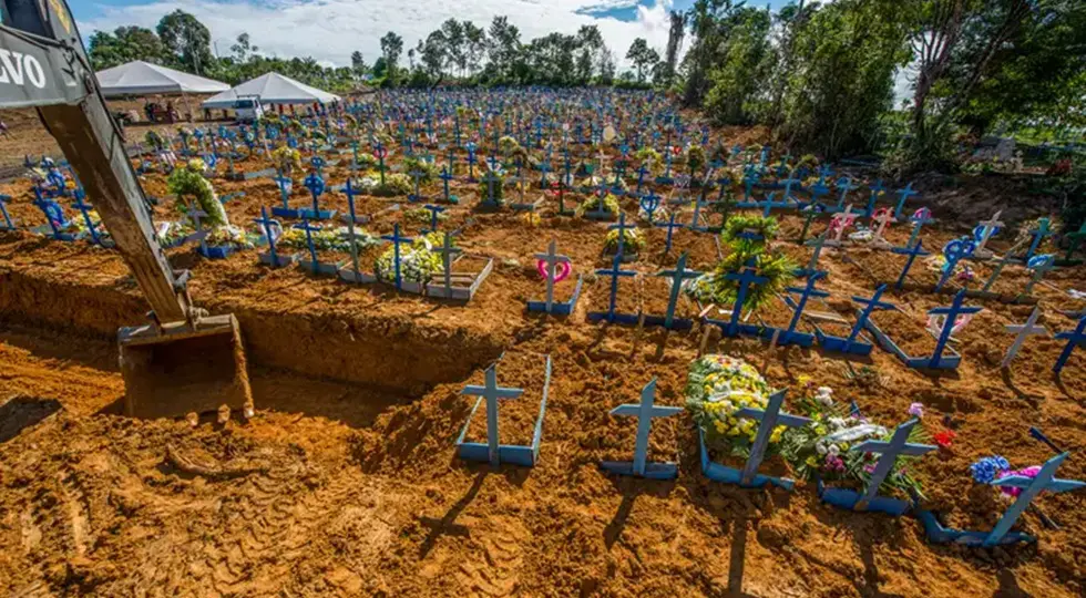 Há 5 anos, Brasil aplicava primeiras doses de vacina contra a covid-19