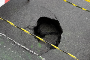 Cratera se abre em trecho da Rua Tiradentes, em Limeira
