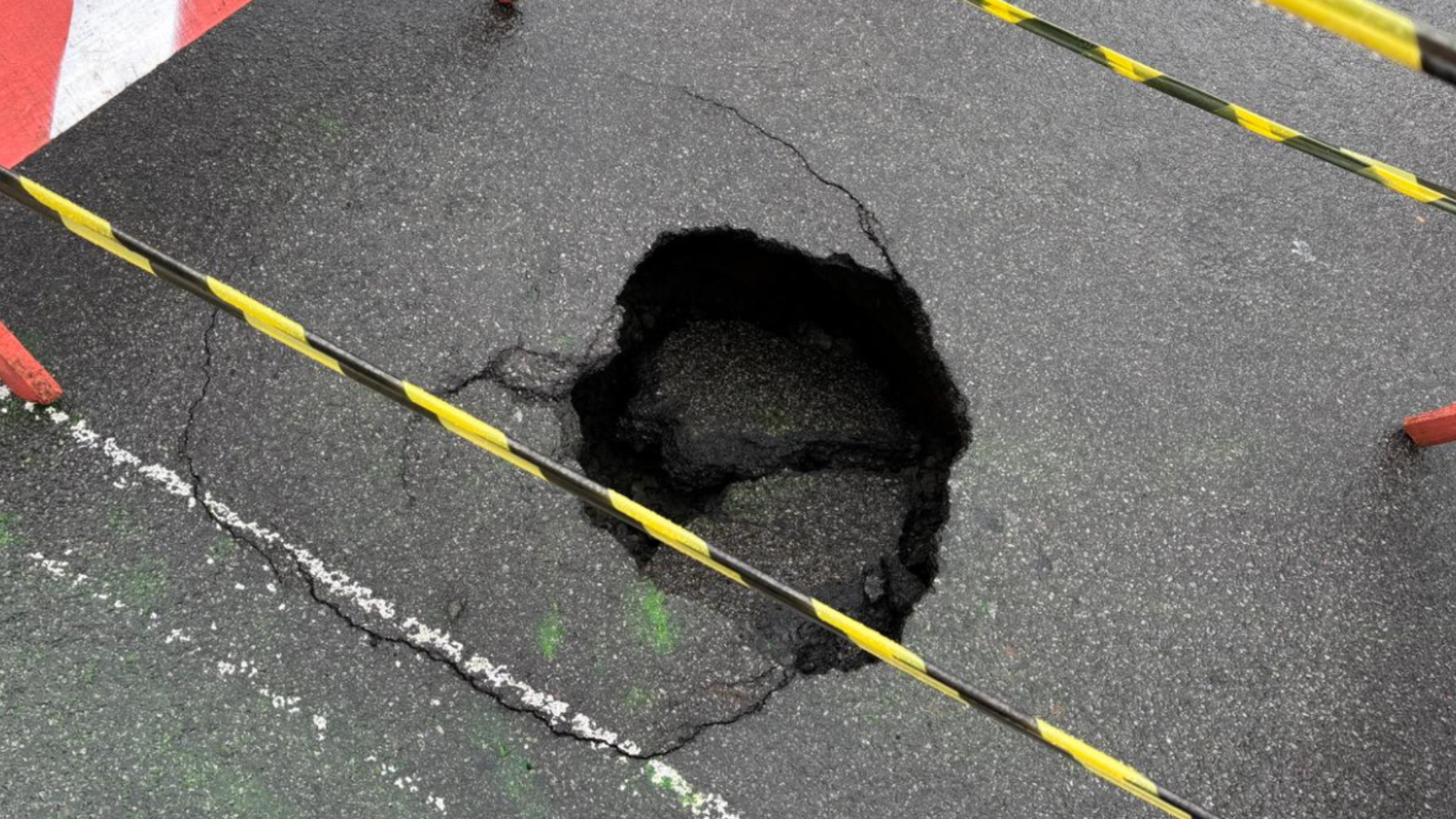 Cratera se abre em trecho da Rua Tiradentes, em Limeira