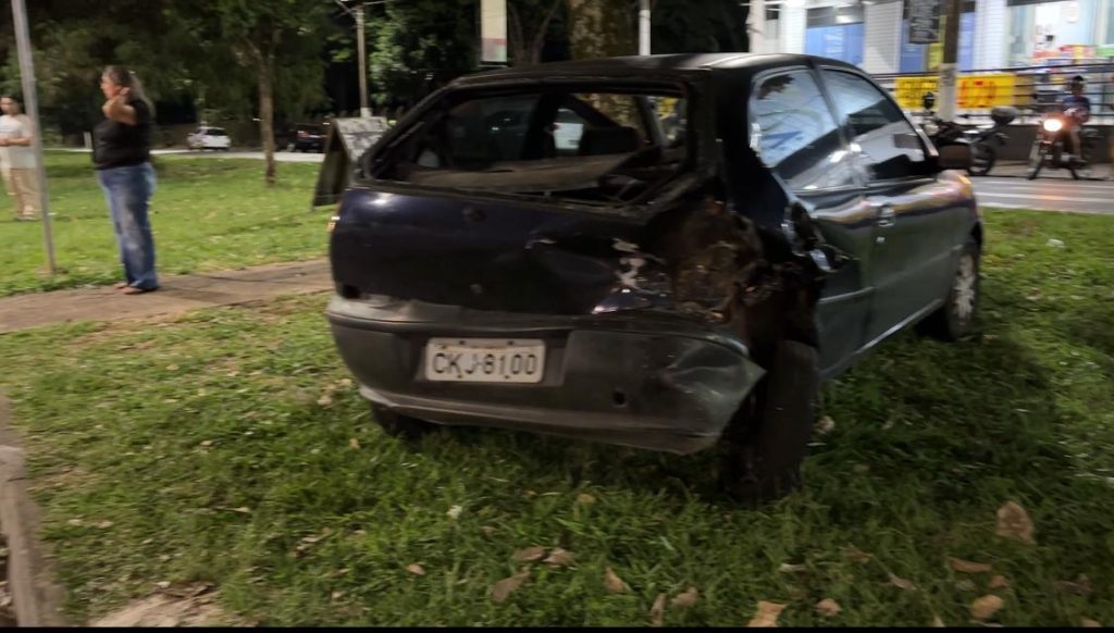Acidente é registrado na avenida Carlos Zacarias (2)