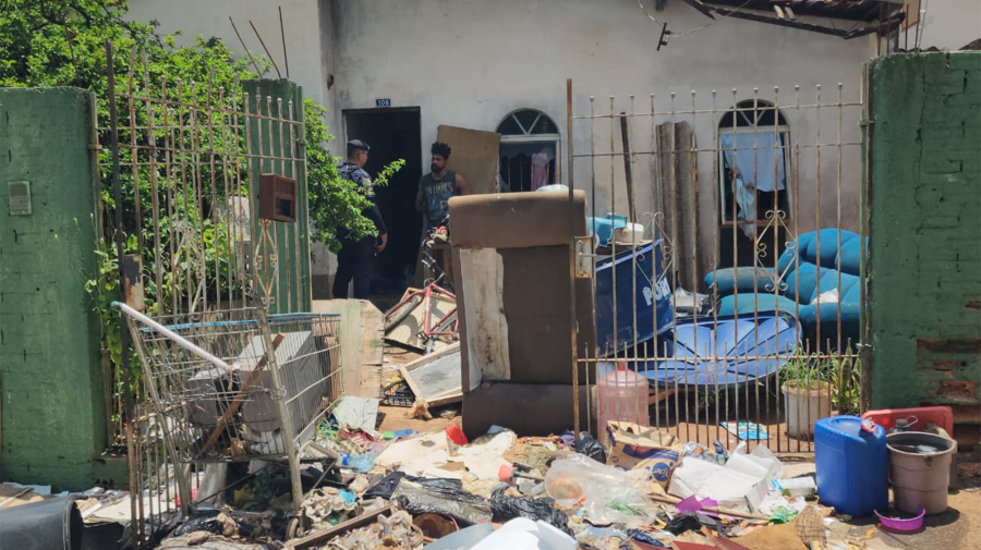 Acumulador causa transtornos a vizinhos e intimida equipe da Educadora