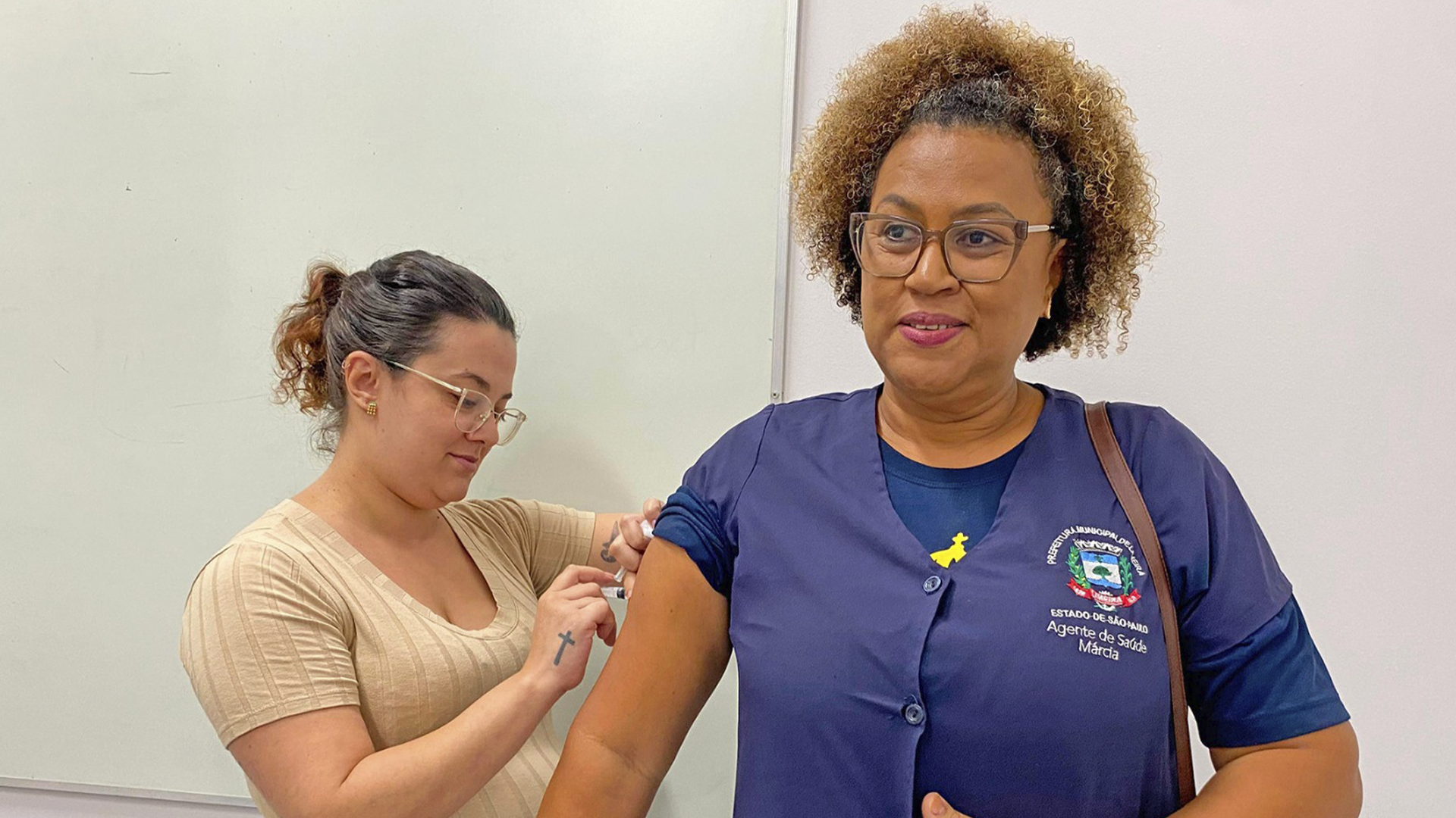 Agentes de saúde começam a receber nova vacina contra a dengue em Limeira