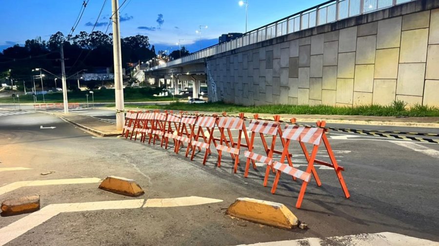 Alça de acesso à Av. Dr. Lauro Corrêa da Silva permanece interditada em Limeira