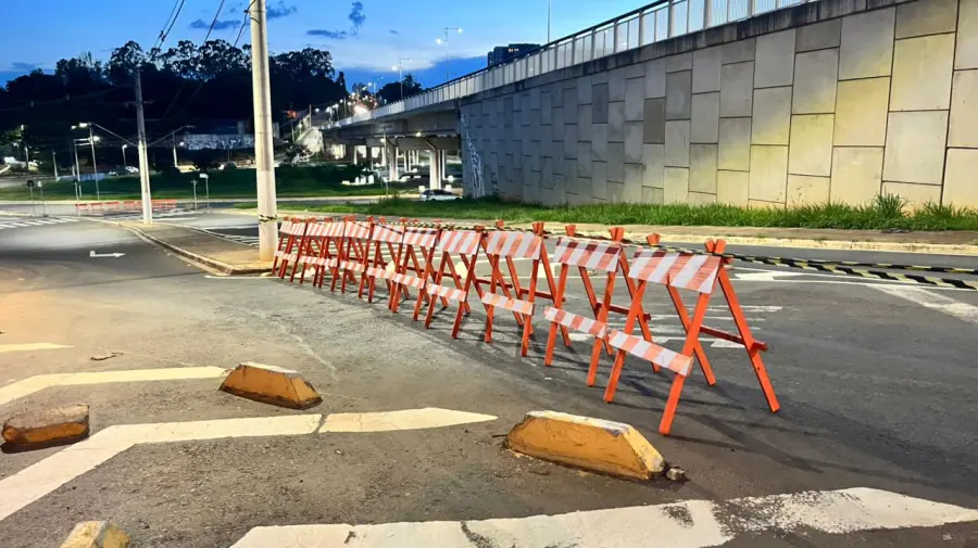 Alça de acesso à Avenida Dr. Lauro Corrêa da Silva segue interditada
