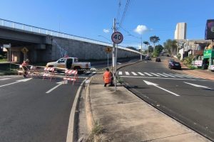 Alça de acesso do Viaduto Monsenhor é interditada após afundamento de asfalto