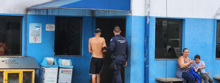 Após beber com amiga e ir à casa de um homem mulher é encontrada espancada na rua