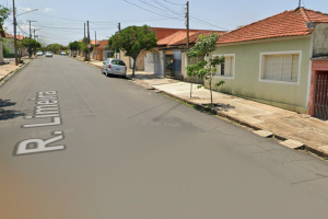 Carteira é furtada de carro estacionado em frente a residência na Vila Queiroz, em Limeira