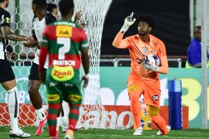 Corinthians vence a Portuguesa nos pênaltis e avança à semifinal