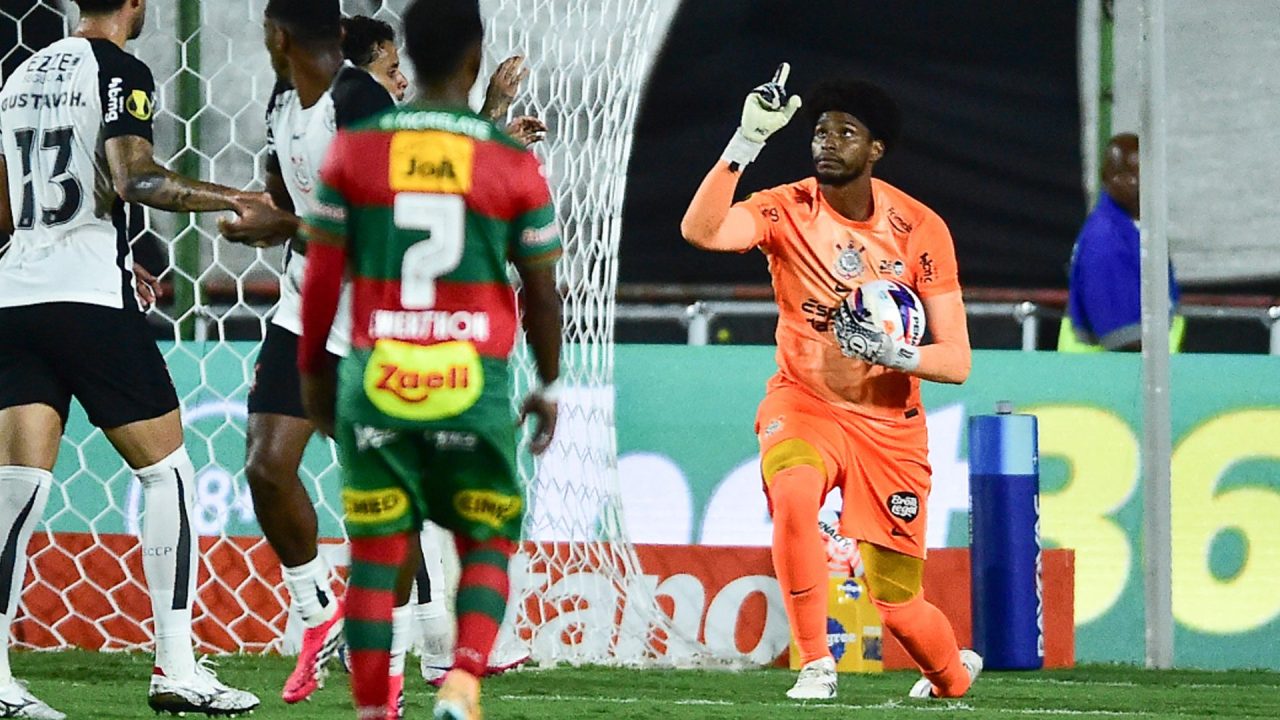 Corinthians vence a Portuguesa nos pênaltis e avança à semifinal