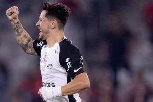Corinthians vence jogo atrasado contra o Athletico e salta para o G5