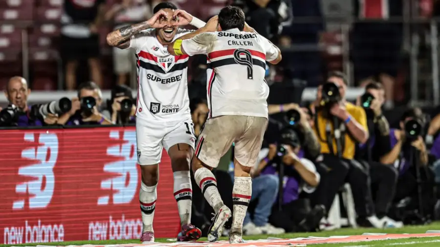 São Paulo vence o Grêmio e assume liderança do Brasileirão
