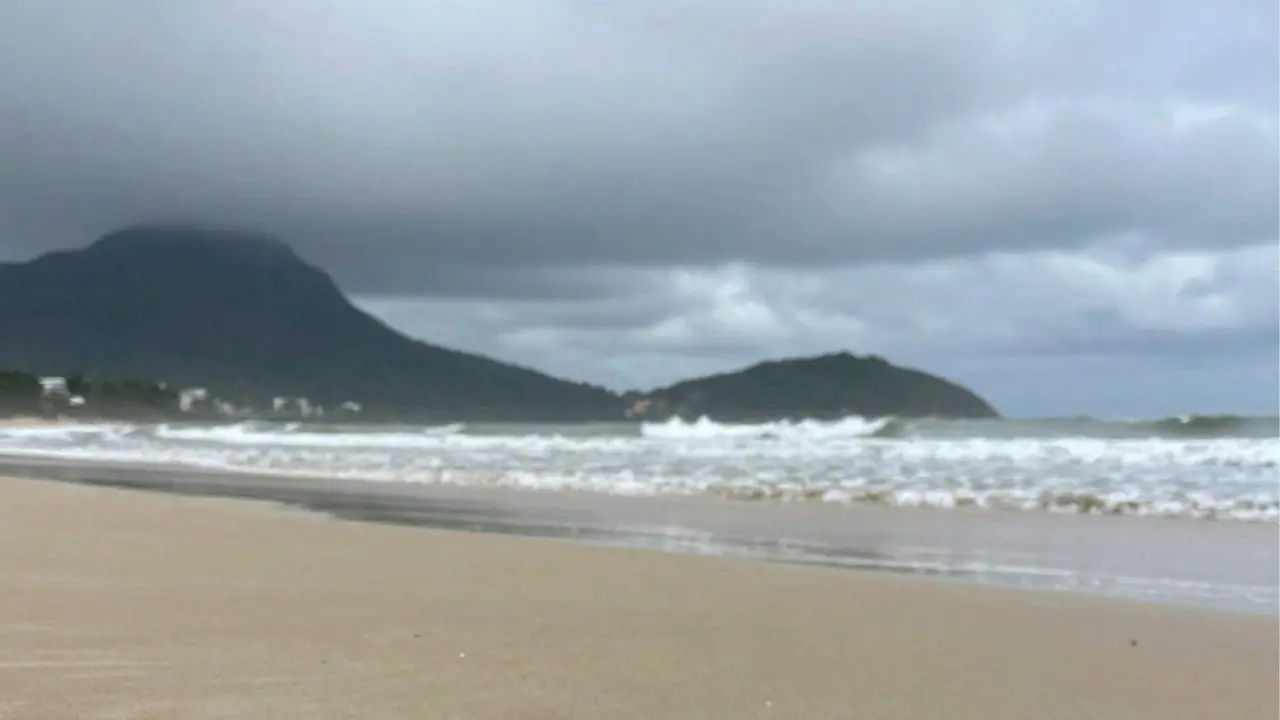 Carnaval: Calor e pancadas de chuva marcam previsão do tempo