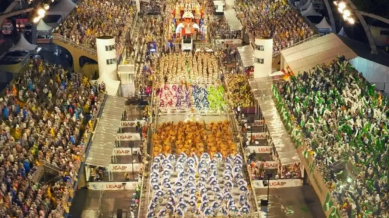 Desfile das escolas agita o Anhembi: confira a ordem e os horários do Carnaval de SP 2026