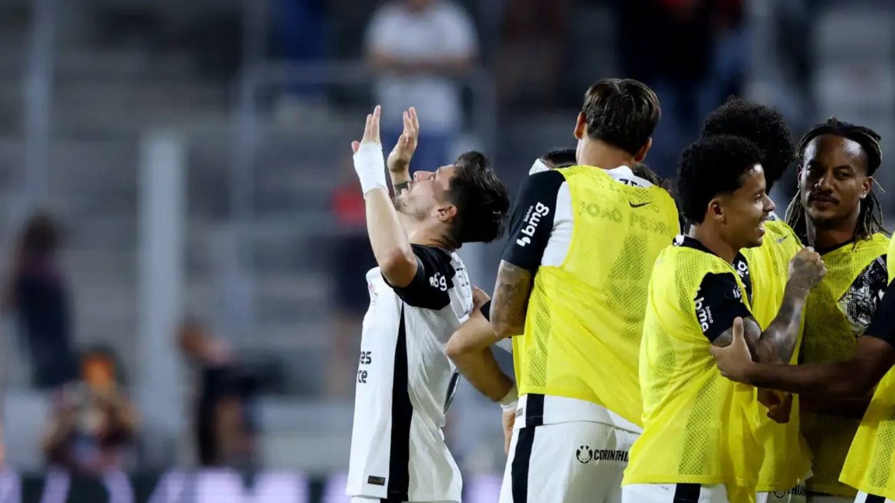 Corinthians é eficiente e derrota Athletico na Arena da Baixada