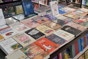 Confira quais foram os 10 livros mais vendidos no Brasil 2025