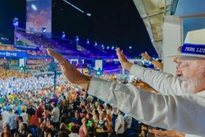 Escola de samba que homenageou Lula é rebaixada no carnaval do Rio