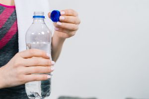 Garrafinha de água a aliada da hidratação que pode esconder perigos invisíveis