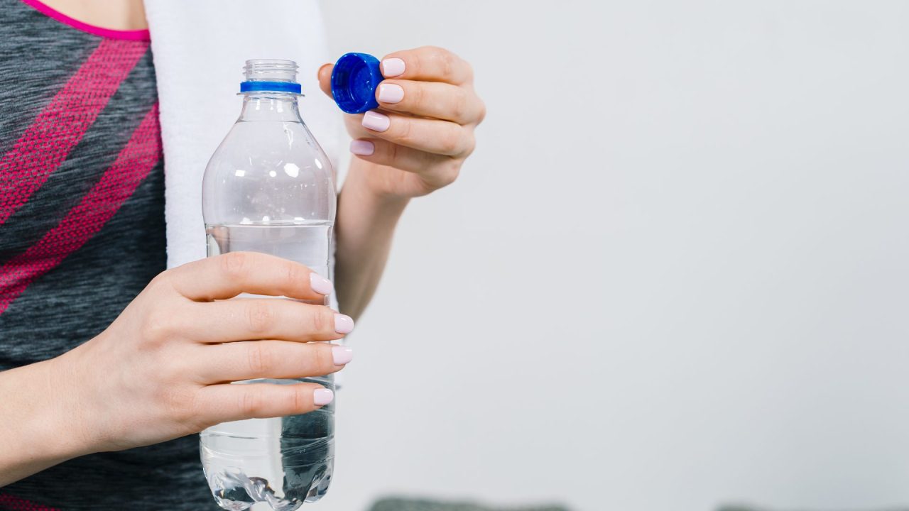 Garrafinha de água a aliada da hidratação que pode esconder perigos invisíveis