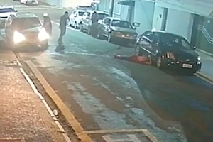 HOMEM MORTO ESFAQUEADO