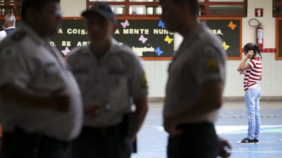 Justiça suspende regras do Programa Escola Cívico Militar em SP