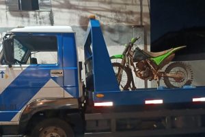 Motociclista é localizado após se perder em trilha e moto com sinais adulterados é apreendida