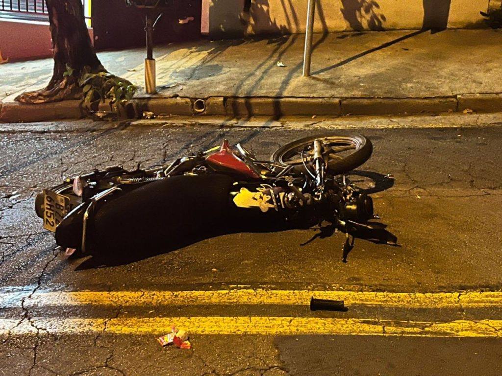 Motociclista fica ferido após colisão com caminhão em Limeira (3)