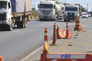 PRF quase 44% das mortes nas estradas envolvem veículos de carga