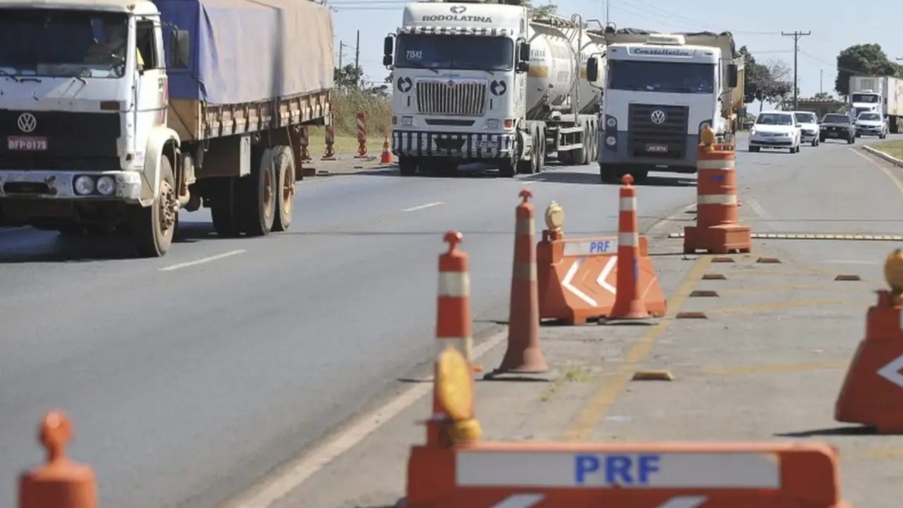 PRF quase 44% das mortes nas estradas envolvem veículos de carga