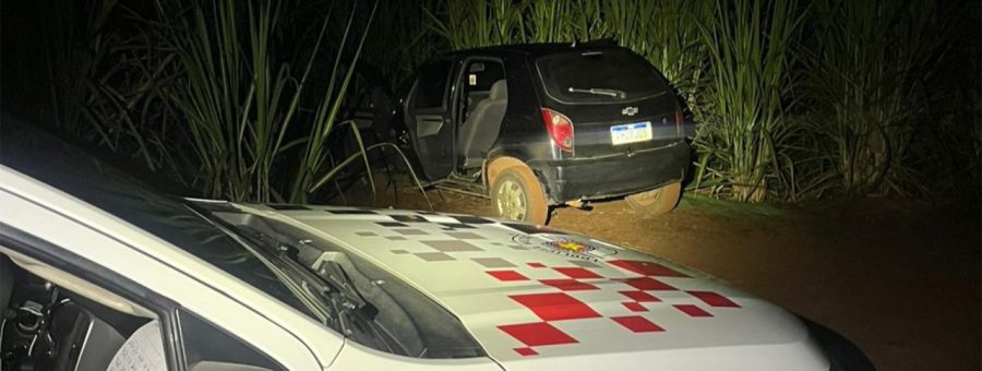 Quatro carros são encontrados abandonados em canavial na zona rural de Limeira