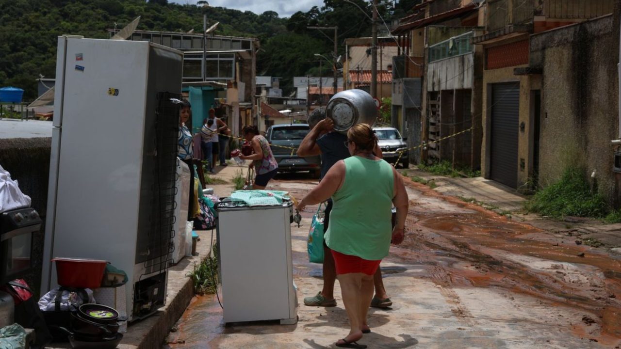 Sobe para 49 número de mortos em Juiz de Fora e Ubá