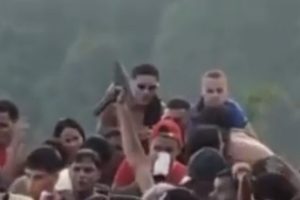 Vídeo de baile funk em Santos mostra tiros para o alto e citações à facção