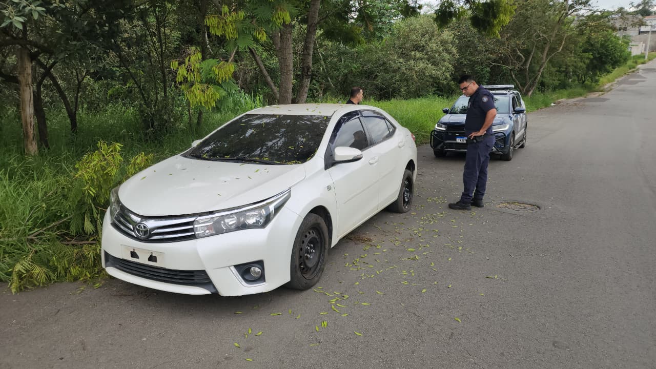 Veículo descoberto é localizado com marca de disparo em Limeira