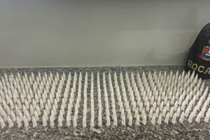 Jovem é preso com mais de mil porções de drogas no Jd. Luiz Regitano, em Limeira