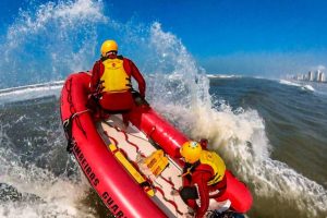 Bombeiros resgatam 56 pessoas de afogamento no litoral norte durante o fim de semana de Carnaval