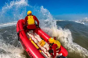 Bombeiros resgatam 56 pessoas de afogamento no litoral norte durante o fim de semana de Carnaval
