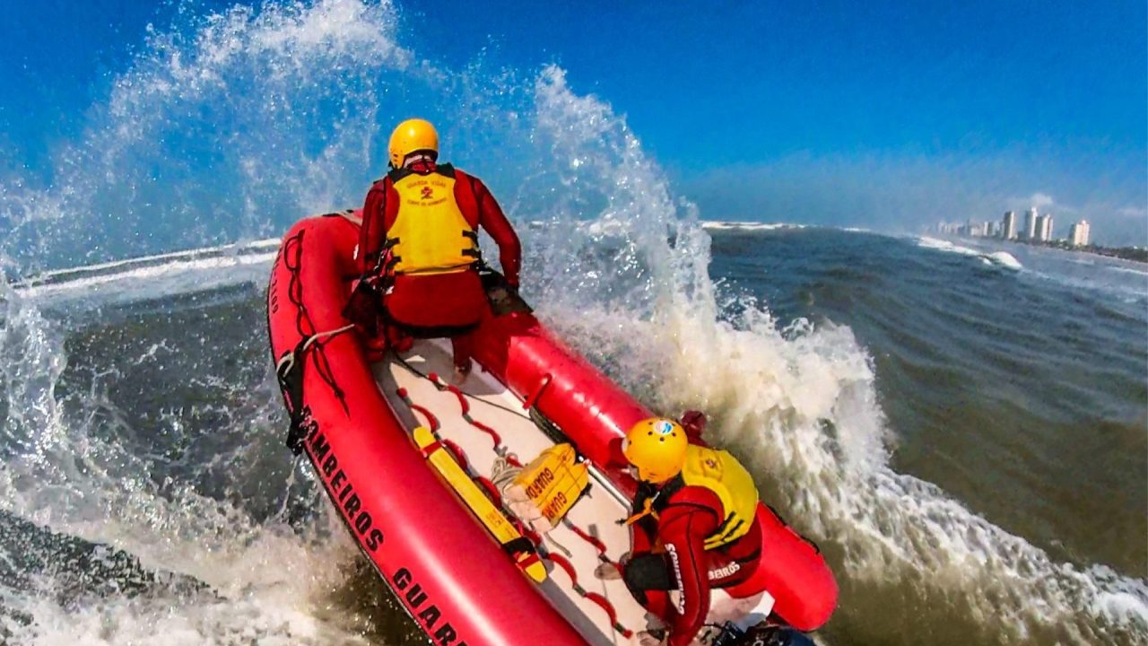 Bombeiros resgatam 56 pessoas de afogamento no litoral norte durante o fim de semana de Carnaval
