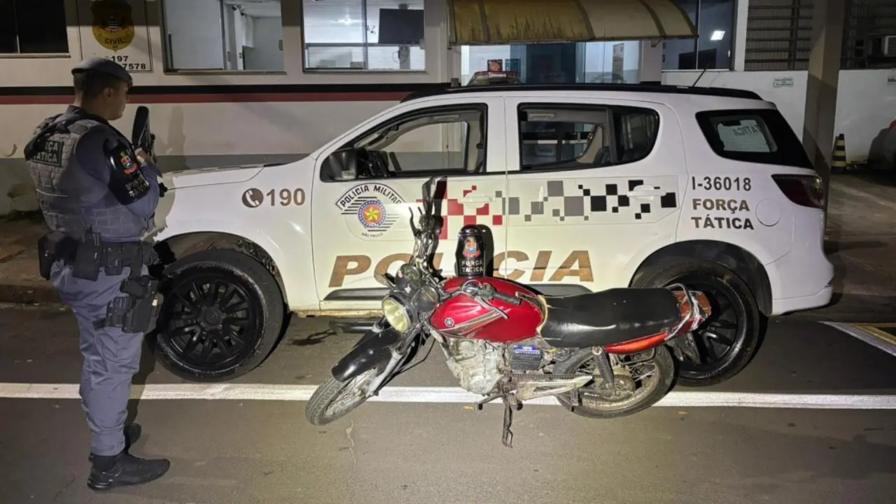 Adolescente de 16 anos é apreendido após fugir da polícia e cair de moto em Limeira