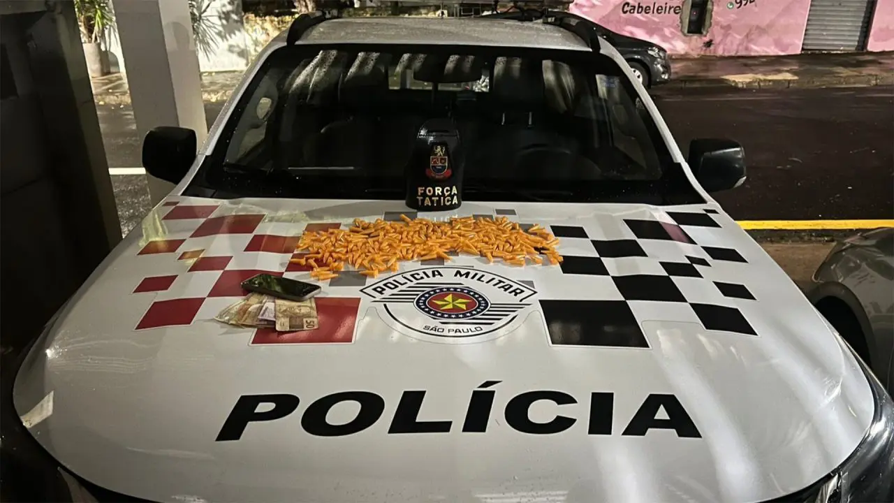 Adolescente é flagrado com 261 pinos de cocaína em ponto de tráfico em Limeira