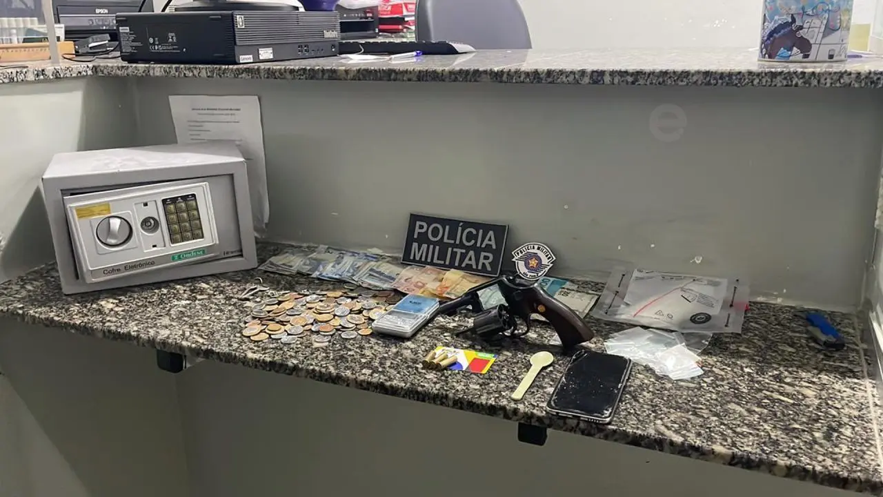 Arma, drogas e dinheiro são apreendidos após denúncia de agressão no Graminha, em Limeira
